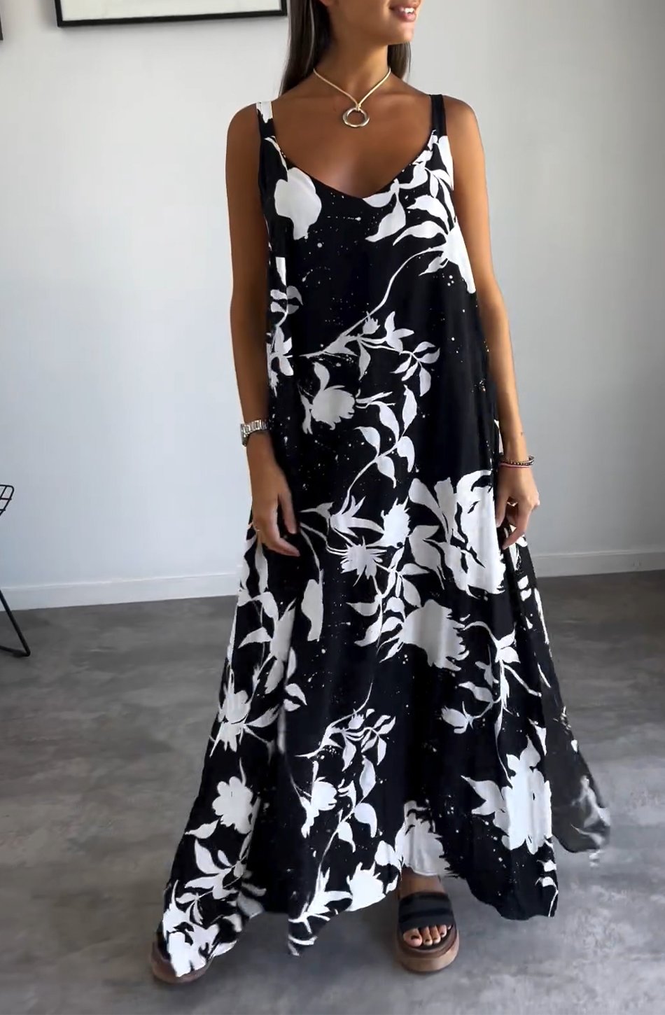 Minimalist Dress Inspired by Contemporary Streetwear Fashion 8