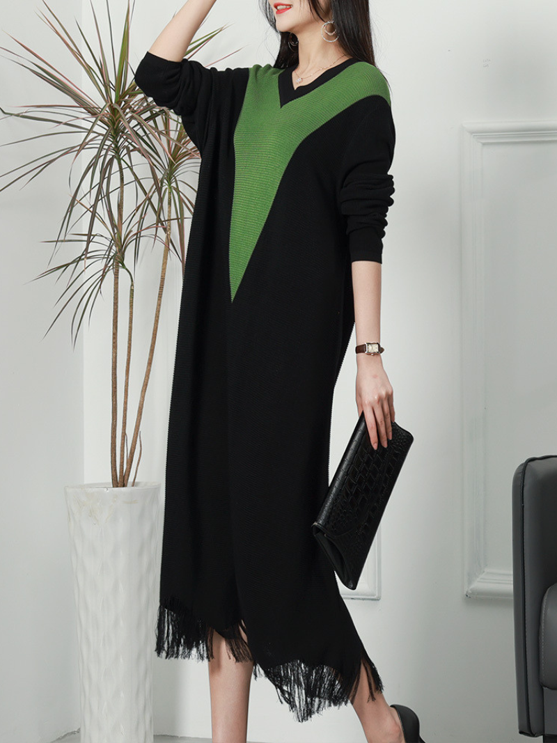 V-Neck Long Sleeve Colorblock Knit Tassel Hem Midi Dress 4
