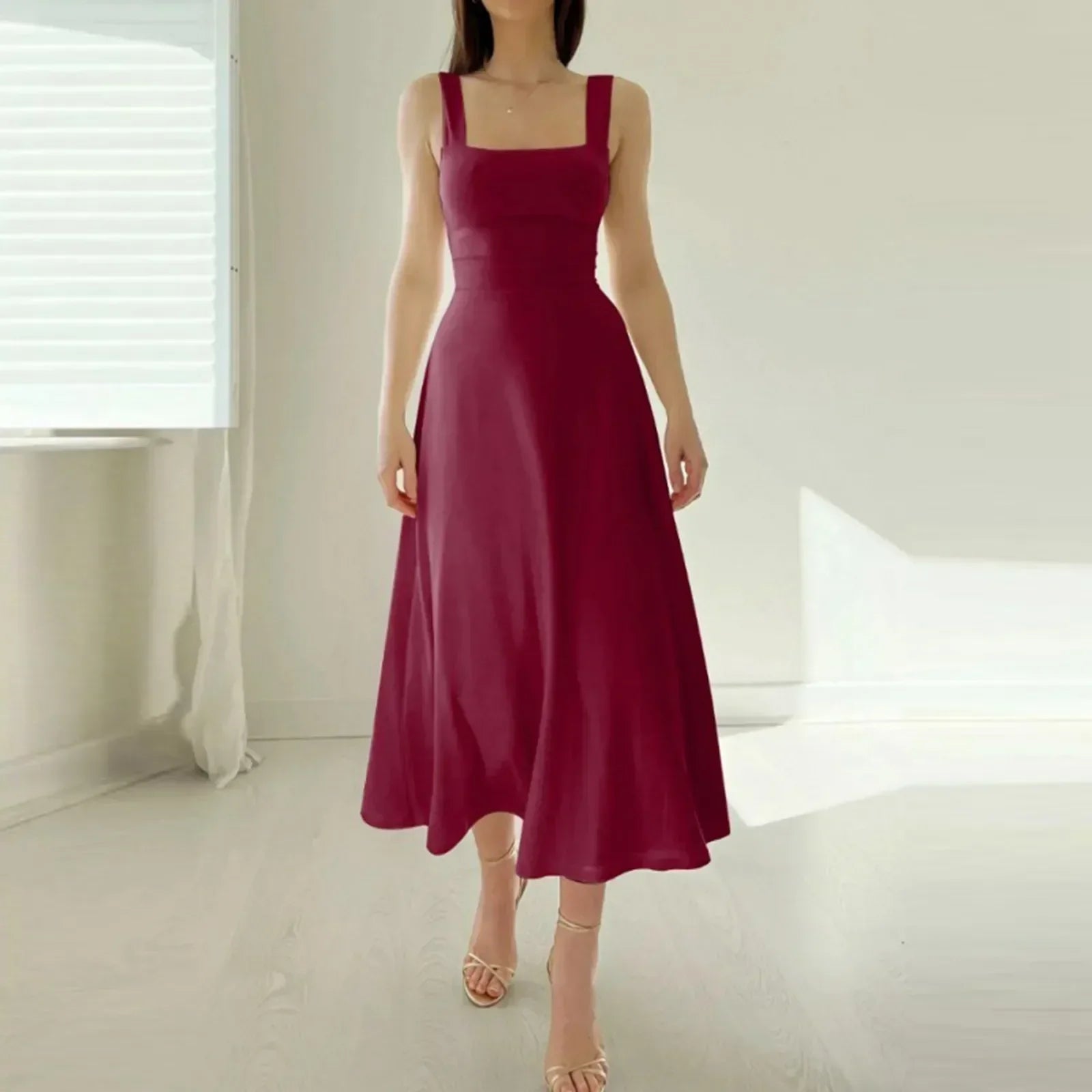 Querida Chic Dress with Square Neckline Premium Wardrobe Essential