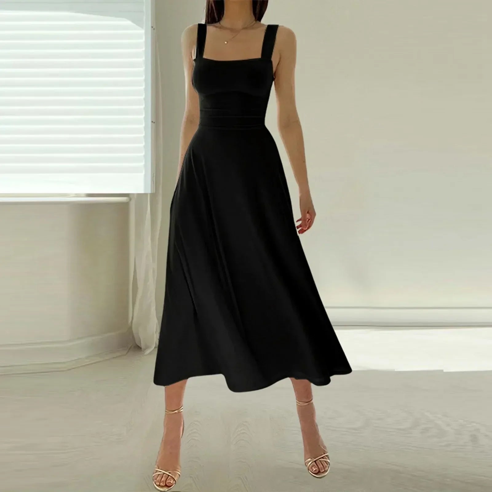 Querida Chic Dress with Square Neckline Premium Wardrobe Essential