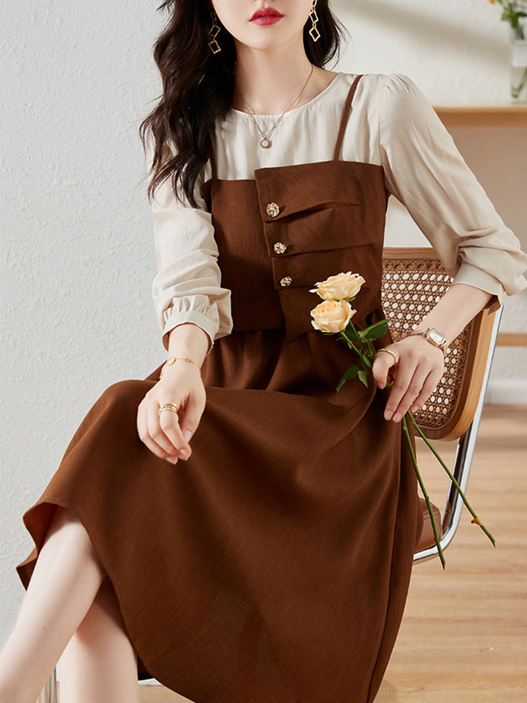 Effortlessly Elegant Dress with a Timeless Design