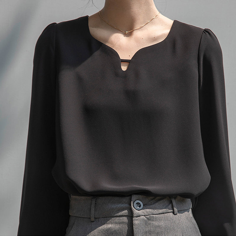 Black Long-Sleeved Blouse With A Collar Like A Drop Of Water