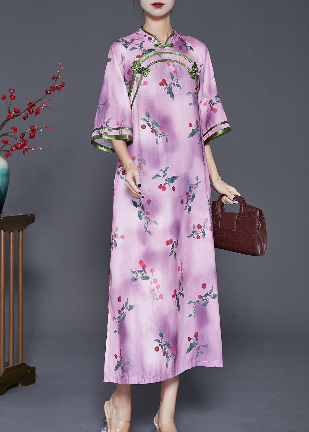 Beautifully Finished Dress in a Timeless Design