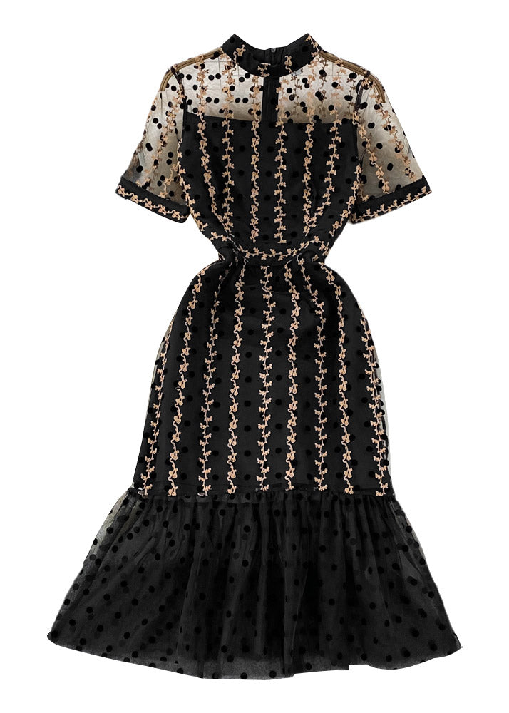 Effortlessly Elegant Dress with a Timeless Design