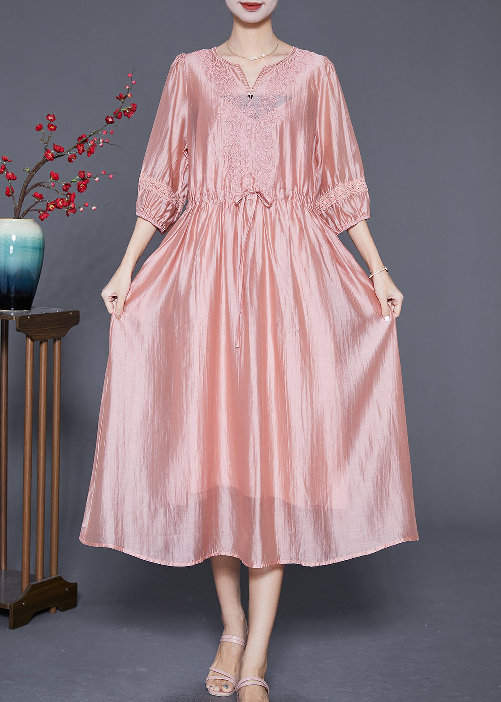 Beautifully Finished Dress in a Timeless Design
