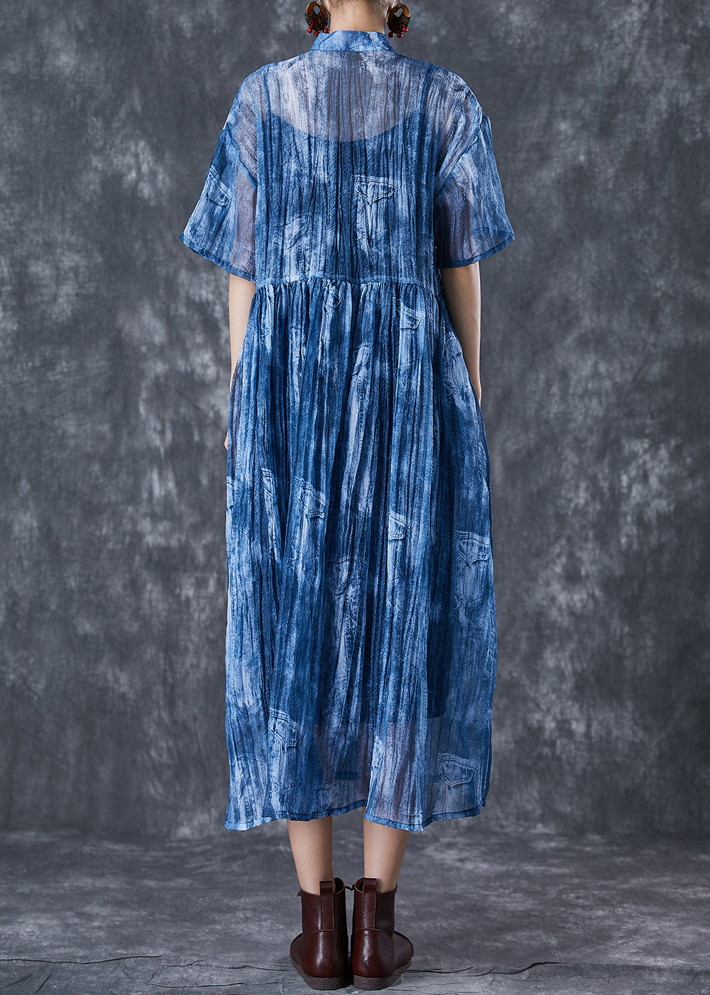 Beautifully Finished Dress in a Timeless Design