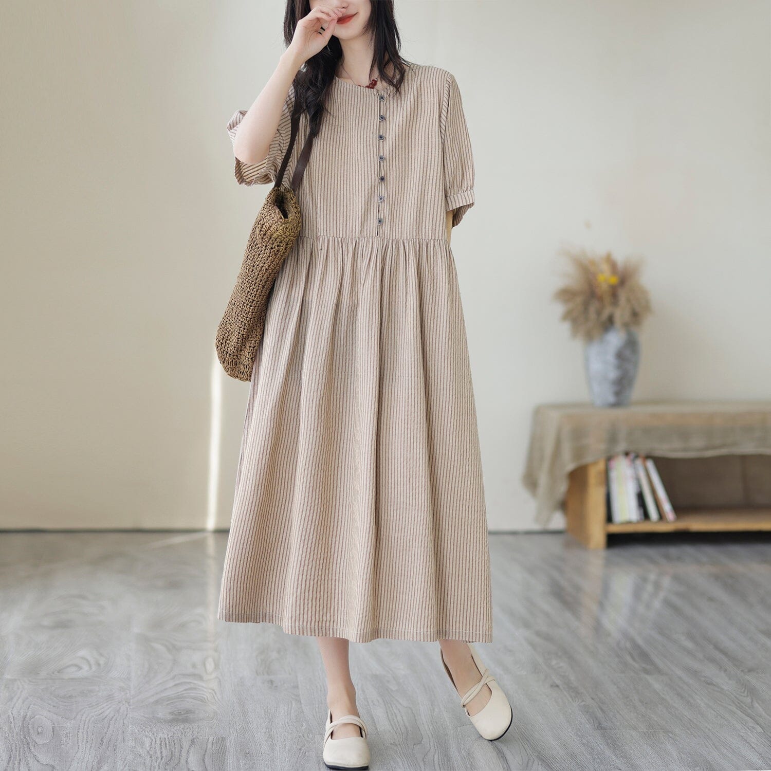 Effortlessly Elegant Dress with a Timeless Design
