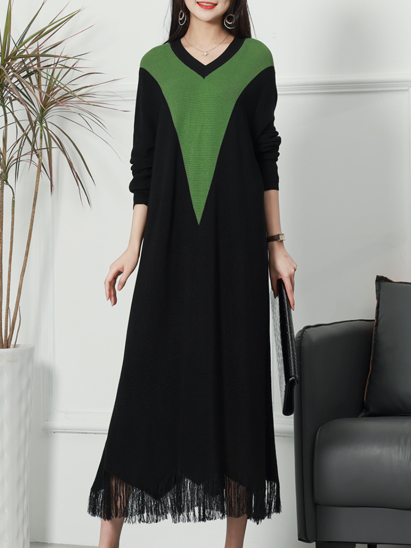 V-Neck Long Sleeve Colorblock Knit Tassel Hem Midi Dress