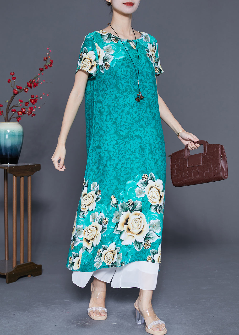 Well Tailored Dress with a Graceful Silhouette