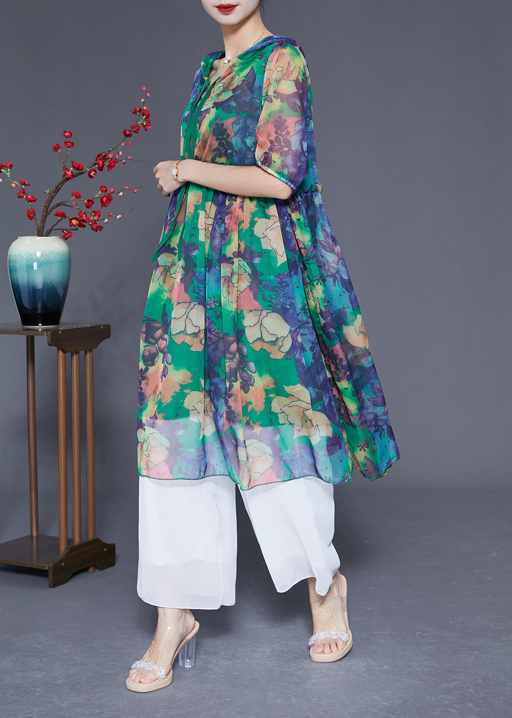 Beautifully Finished Dress in a Timeless Design