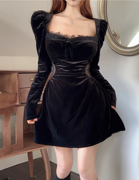 Velvet Lace Halter Dress With Deep V-Neck And Long Sleeves M / Black Party Dresses-L