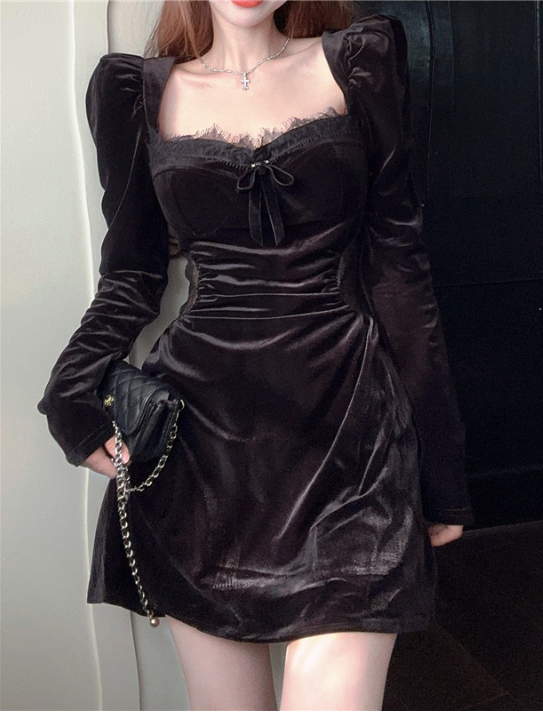 Velvet Lace Halter Dress With Deep V-Neck And Long Sleeves S / Black Party Dresses-L