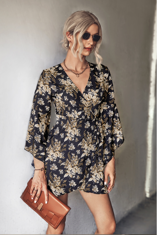 Arm Gown With Irregular Flared Flowered Design L / Red