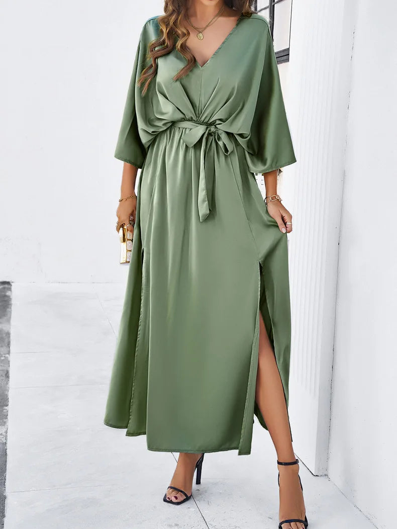 Concordia V-neck Dress in a Loose Fit for Women Smart Casual Outfit