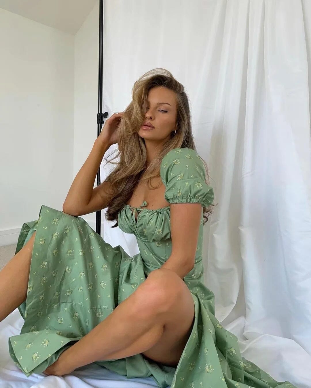 Vintage Floral Puff Sleeve Midi Dress in Green
