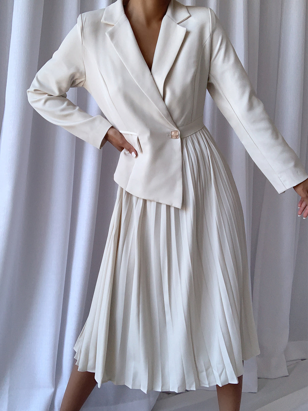 PETCHA Pleated Midi Dress