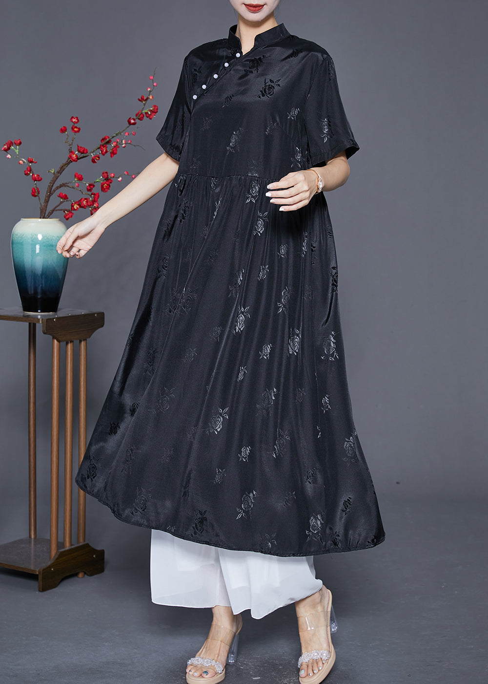 Well Tailored Dress with a Graceful Silhouette