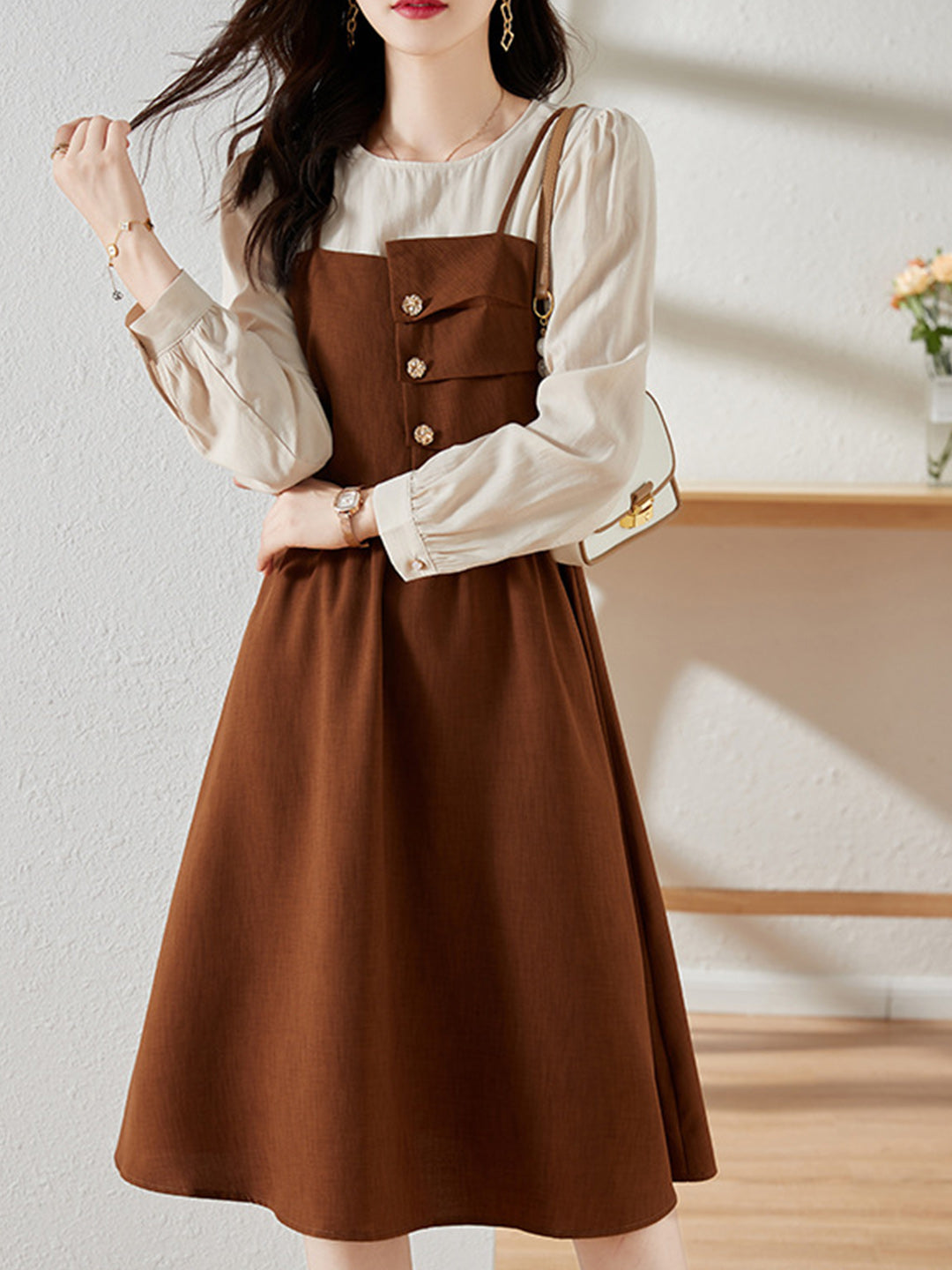 Effortlessly Elegant Dress with a Timeless Design