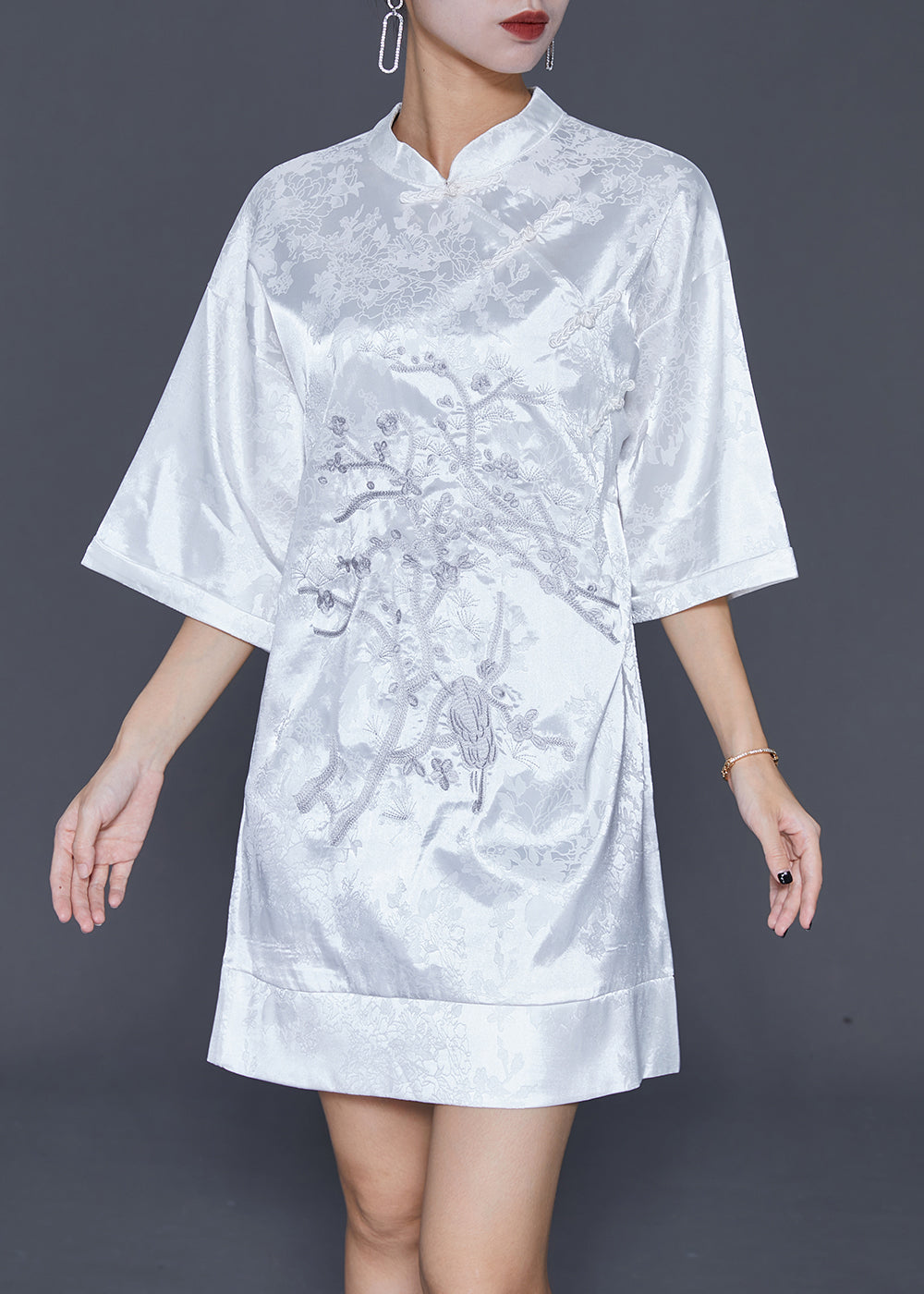 Beautifully Finished Dress in a Timeless Design