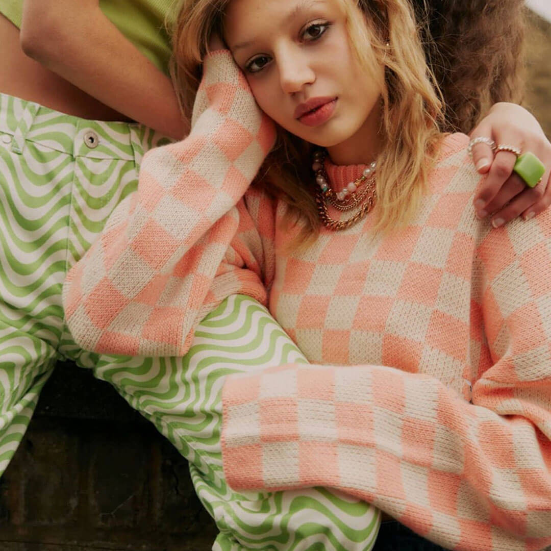 Pink Crew Neck Checkerboard Pattern Long Sleeve Cropped Sweater