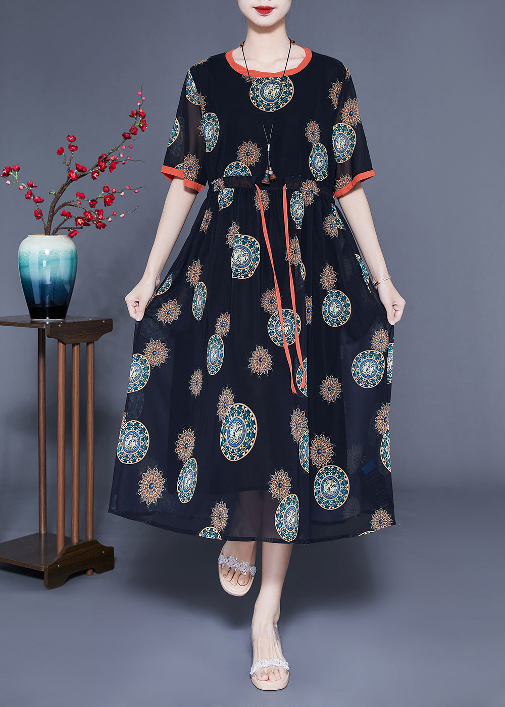 Well Tailored Dress with a Graceful Silhouette