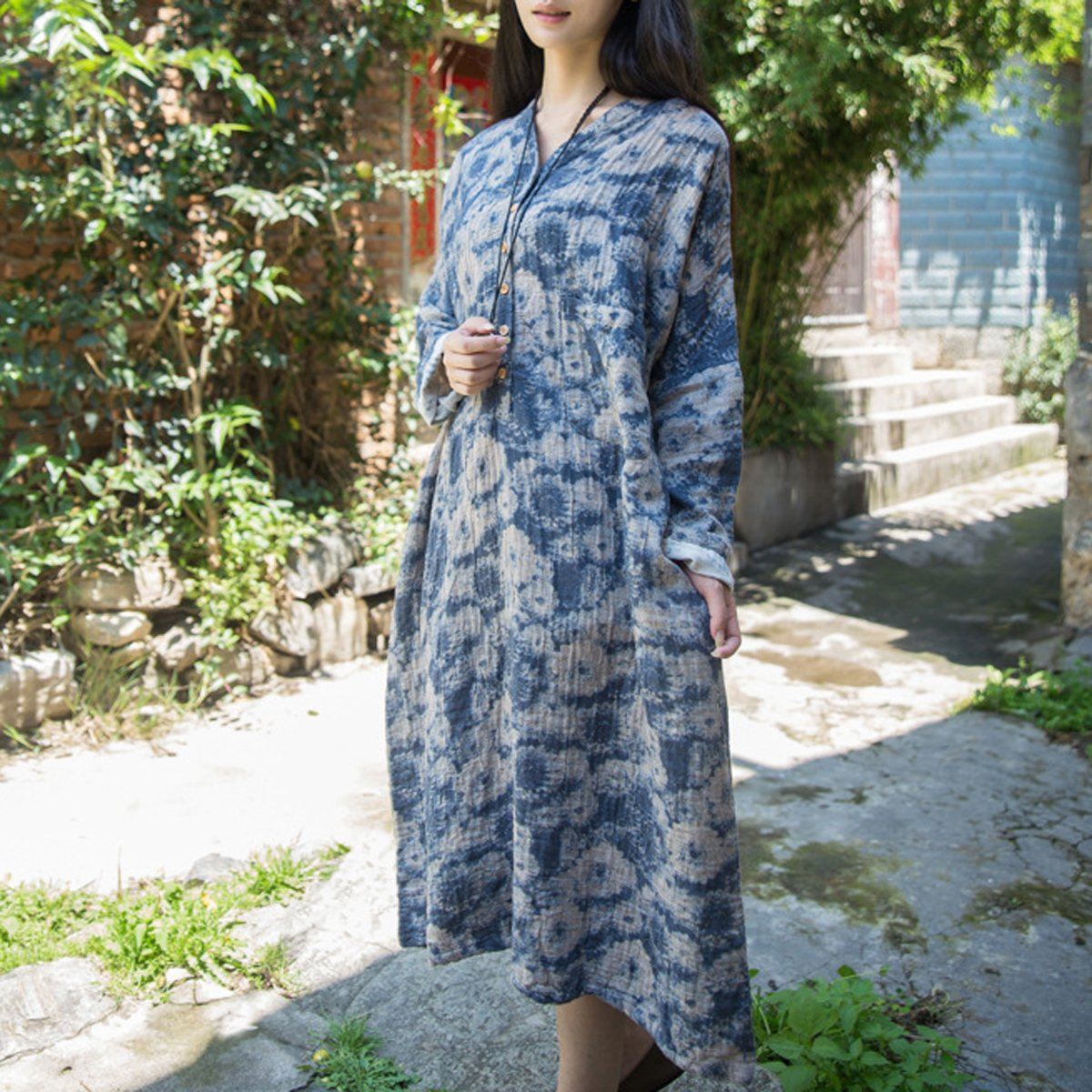 Beautifully Finished Dress in a Timeless Design