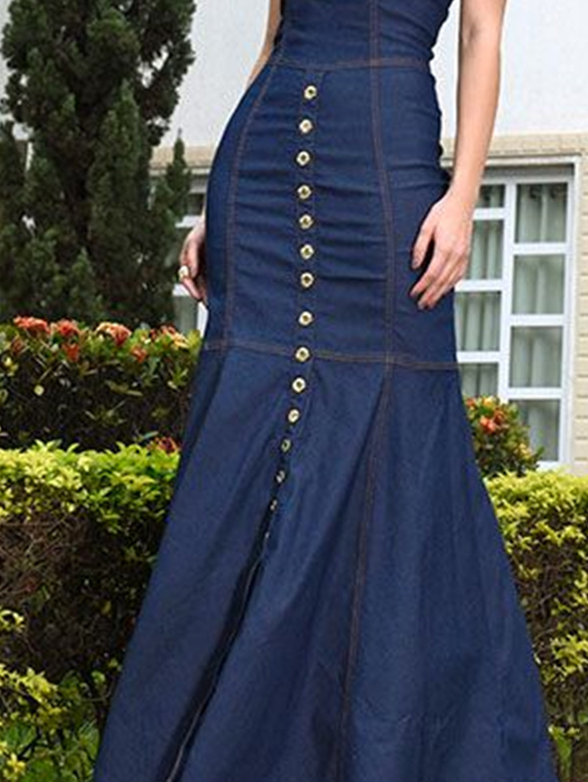 Beautifully Crafted Dress in a Classic Style