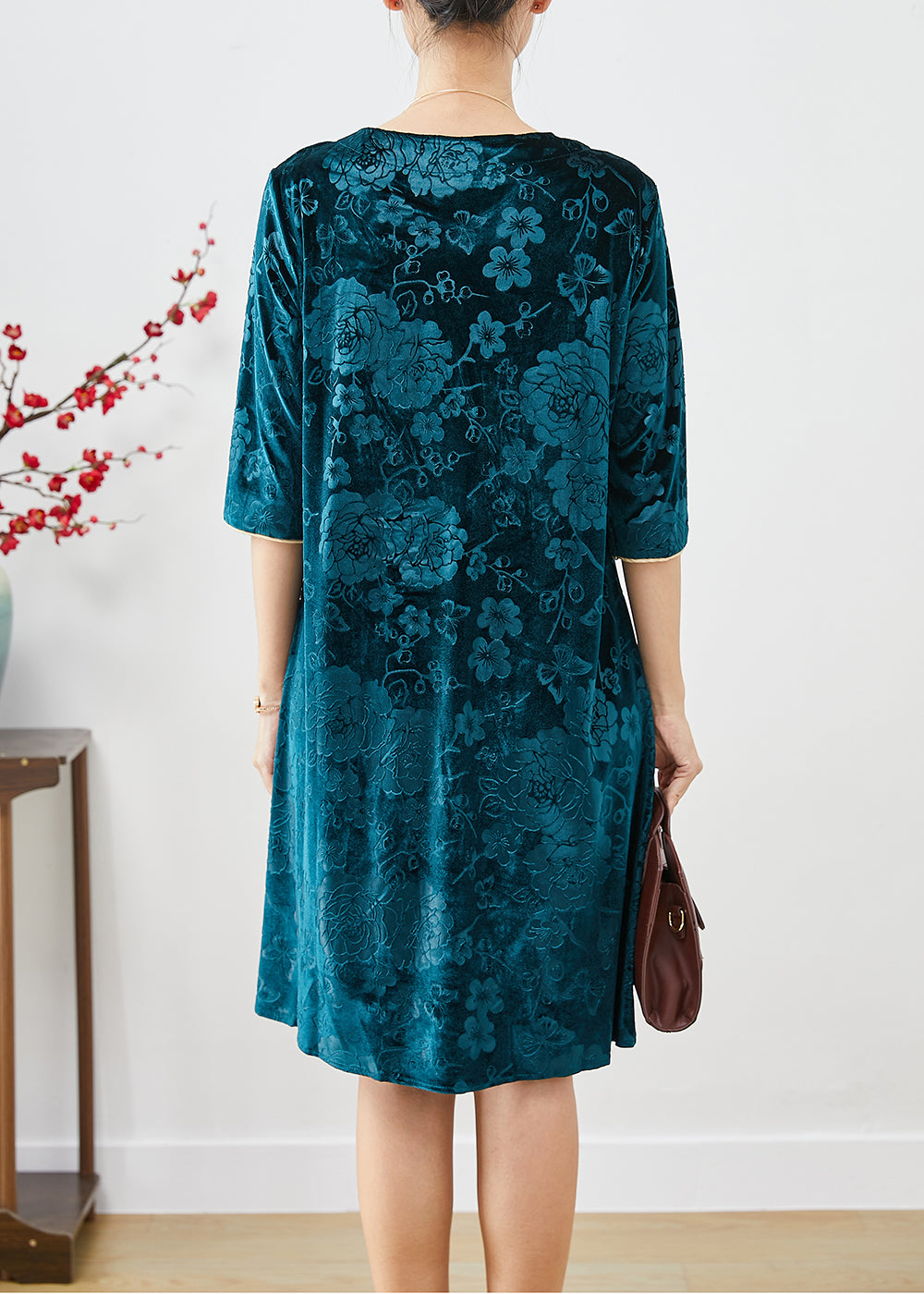 Effortlessly Elegant Dress with a Timeless Design