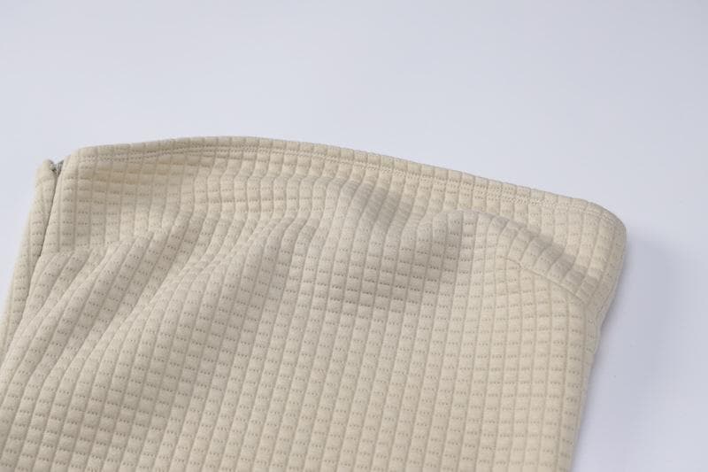 Sleeveless solid textured zip-up backless tube dress