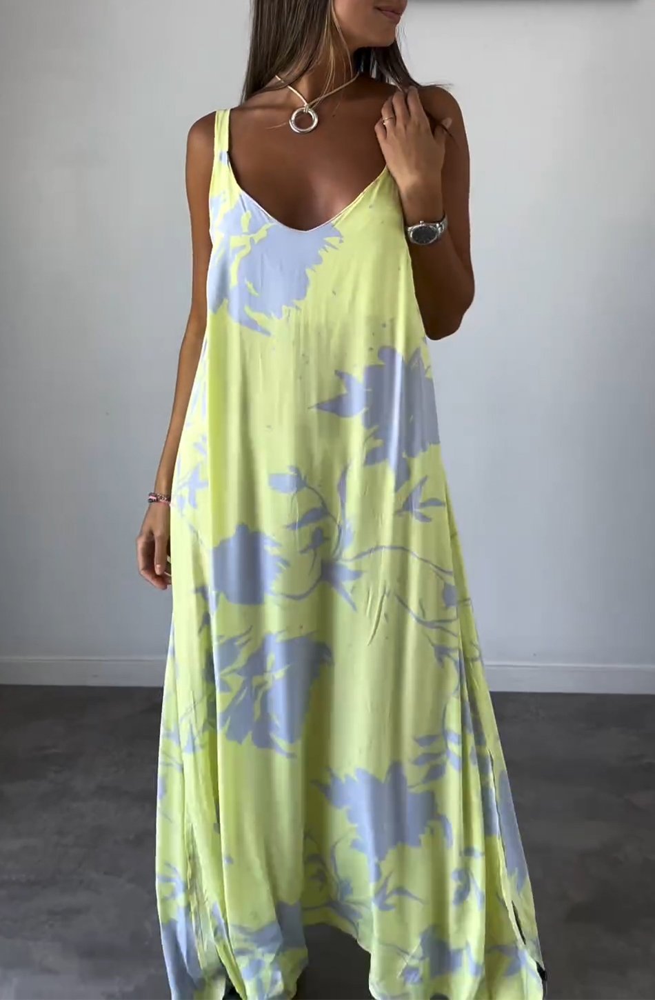 Minimalist Dress Inspired by Contemporary Streetwear Fashion 8