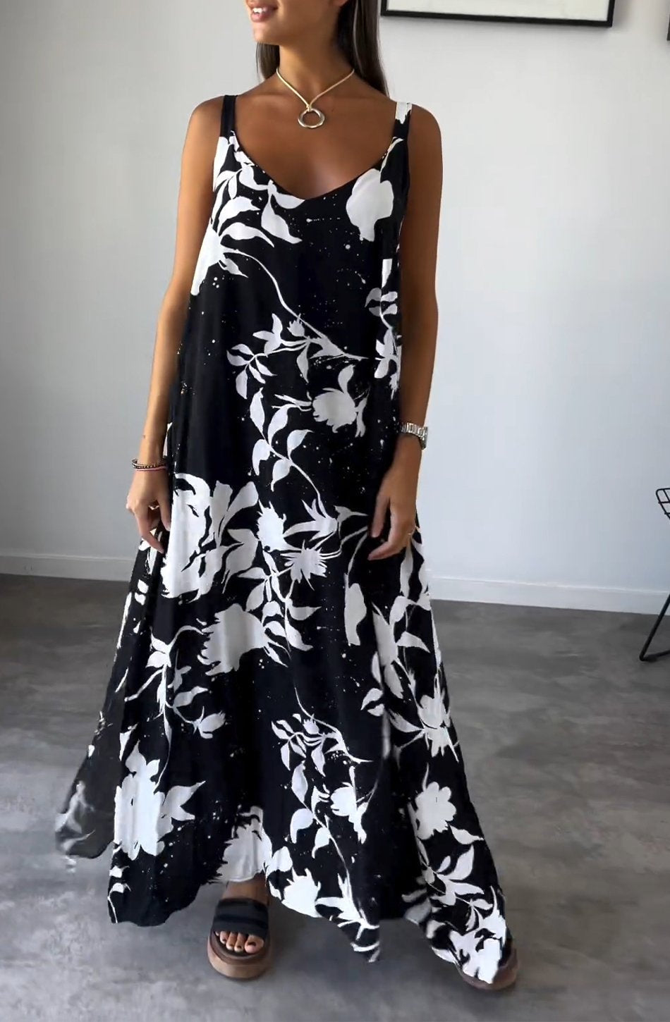 Minimalist Dress Inspired by Contemporary Streetwear Fashion 8