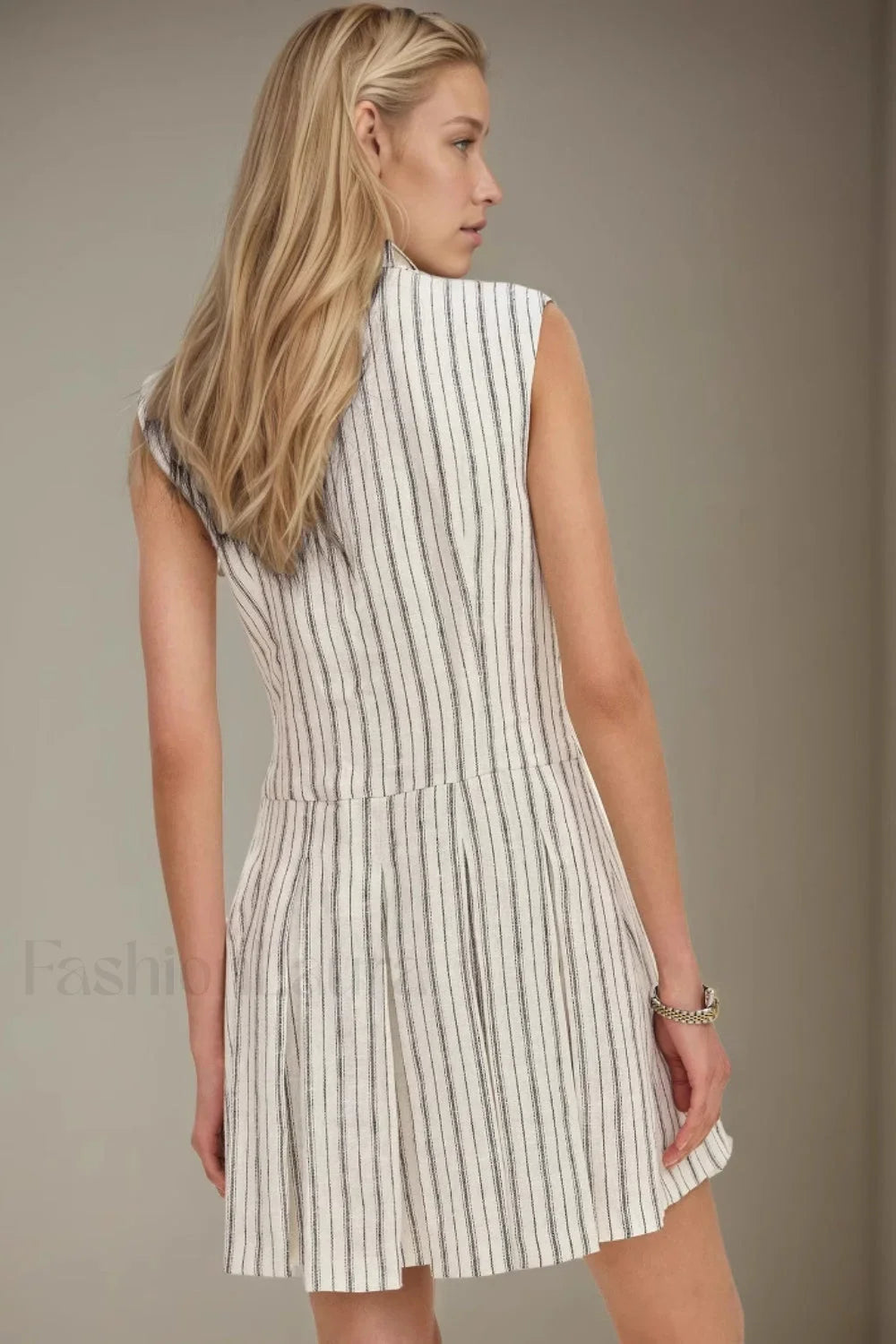 Minimalist Slimming Sleeveless Button-Front Work Dress